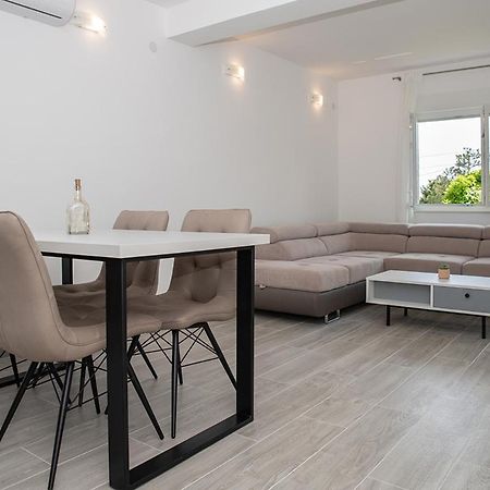 Apartmani Vrtodusic Banjol Buitenkant foto