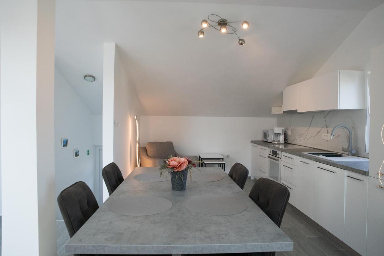Apartmani Vrtodusic Banjol Buitenkant foto