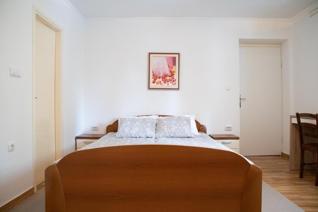 Apartmani Vrtodusic Banjol Buitenkant foto
