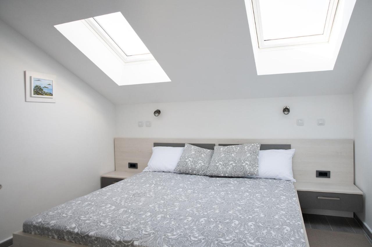 Apartmani Vrtodusic Banjol Buitenkant foto