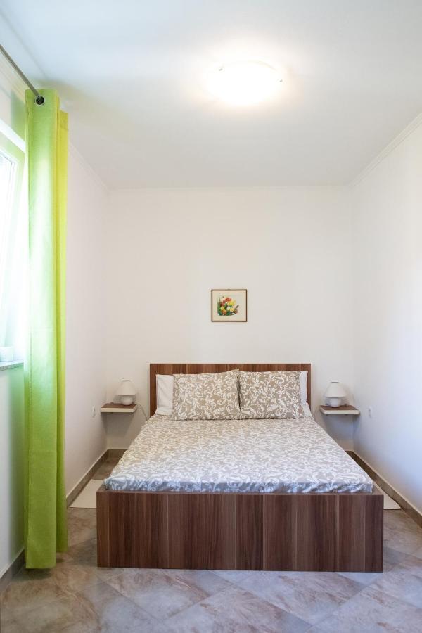 Apartmani Vrtodusic Banjol Buitenkant foto