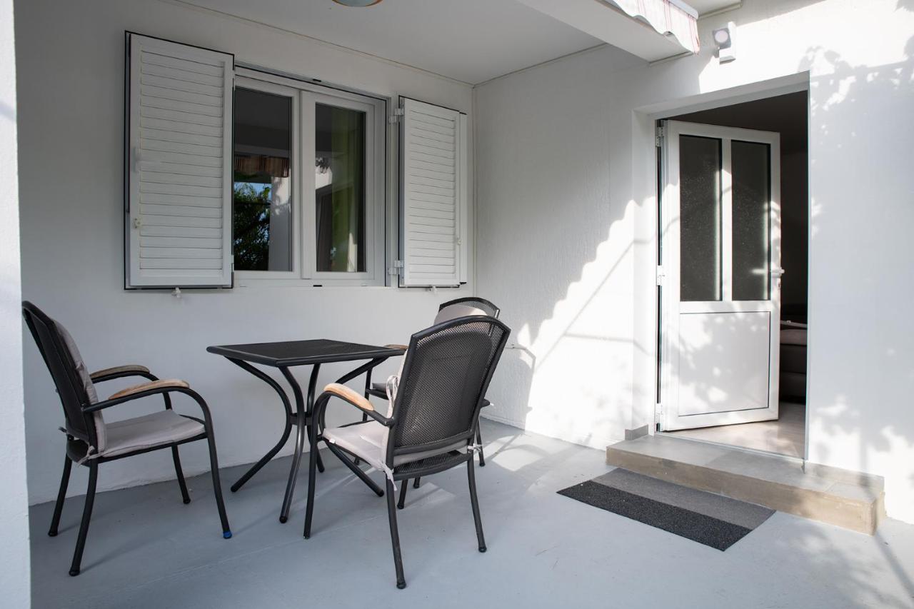 Apartmani Vrtodusic Banjol Buitenkant foto