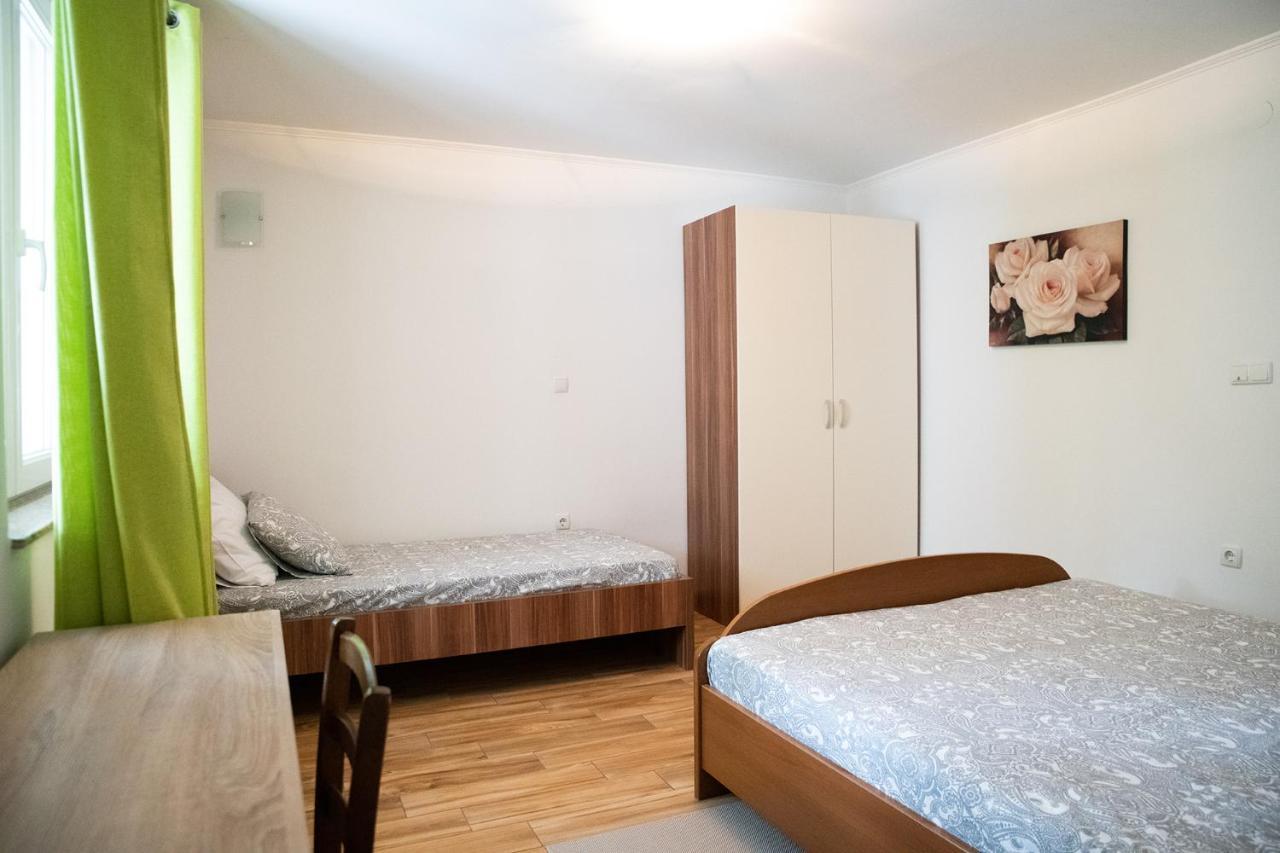 Apartmani Vrtodusic Banjol Buitenkant foto