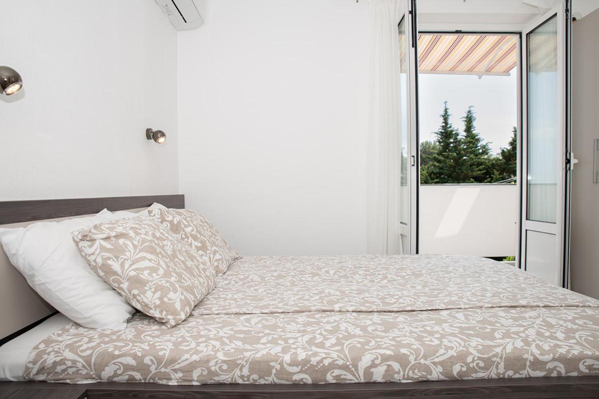 Apartmani Vrtodusic Banjol Buitenkant foto
