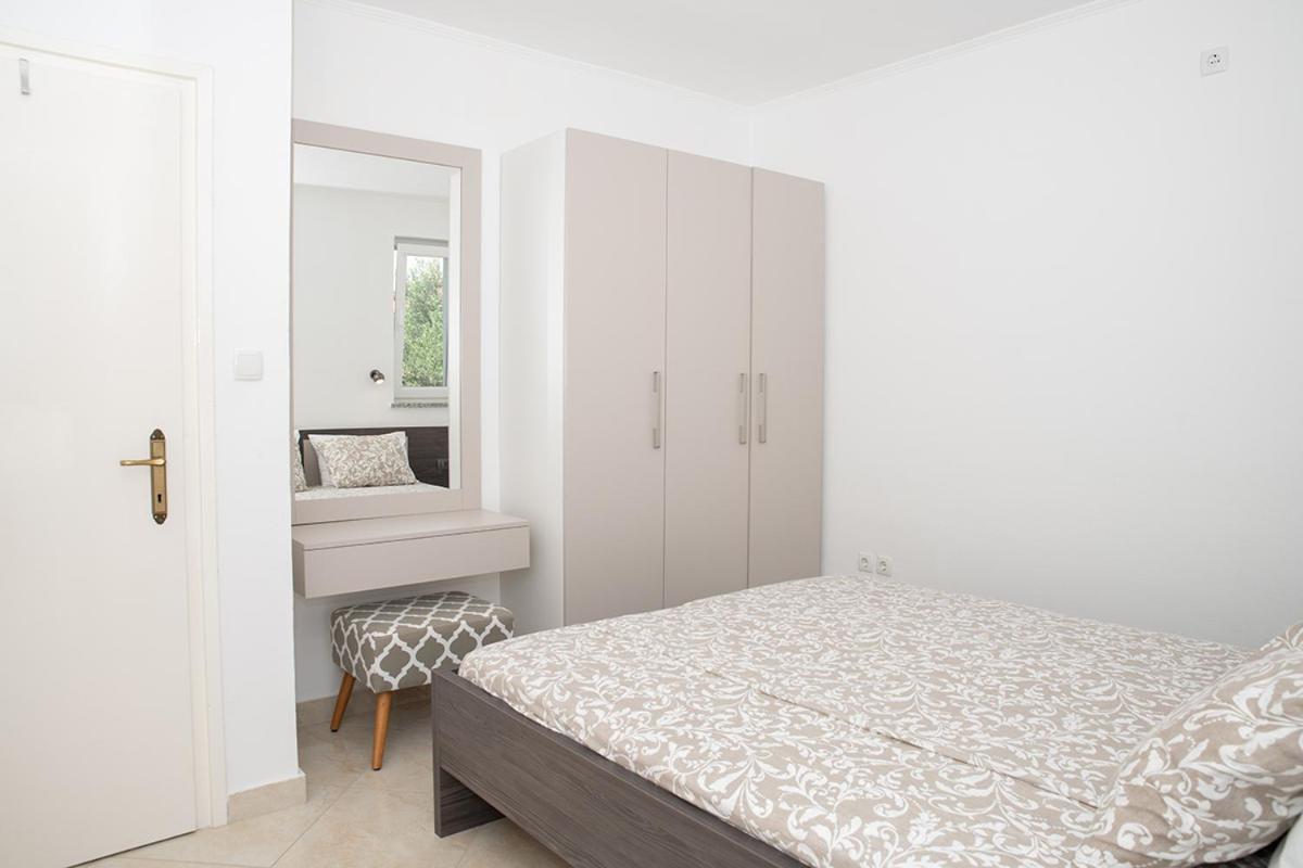 Apartmani Vrtodusic Banjol Buitenkant foto
