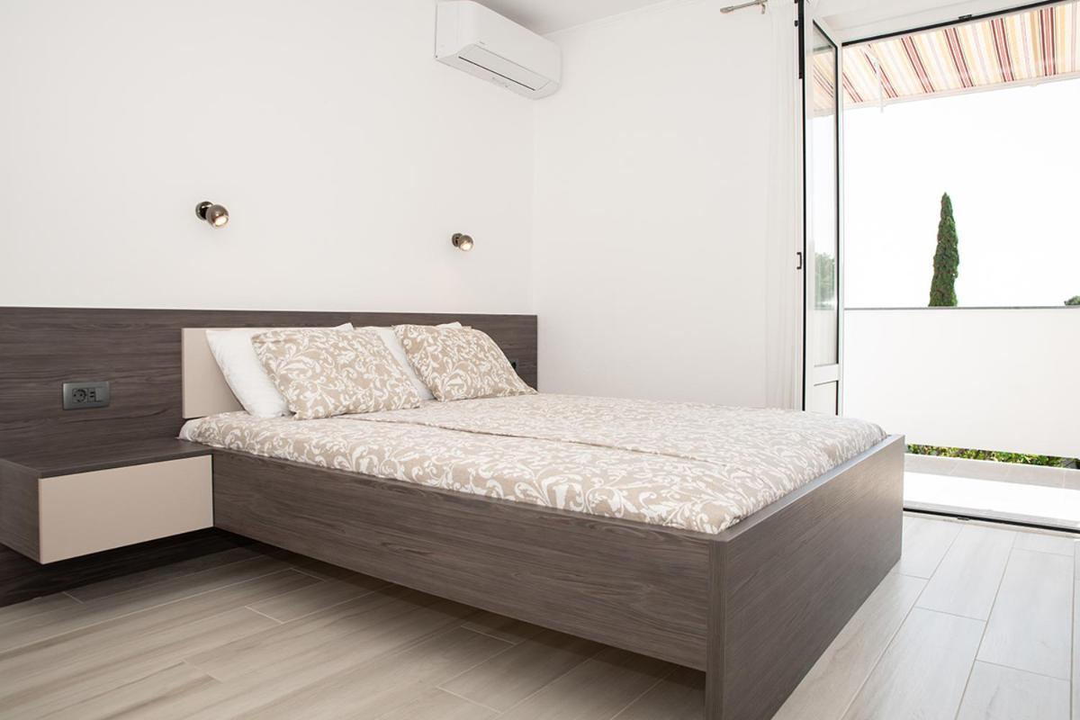 Apartmani Vrtodusic Banjol Buitenkant foto