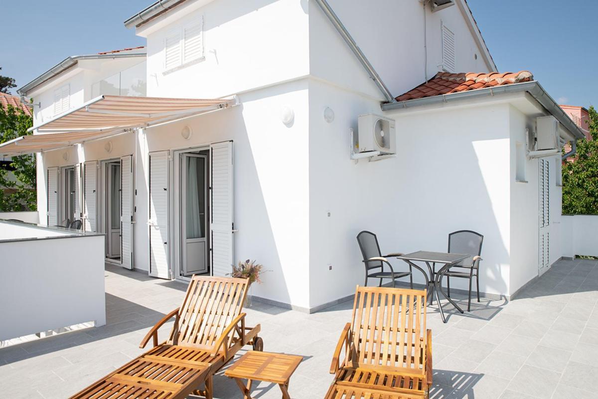 Apartmani Vrtodusic Banjol Buitenkant foto