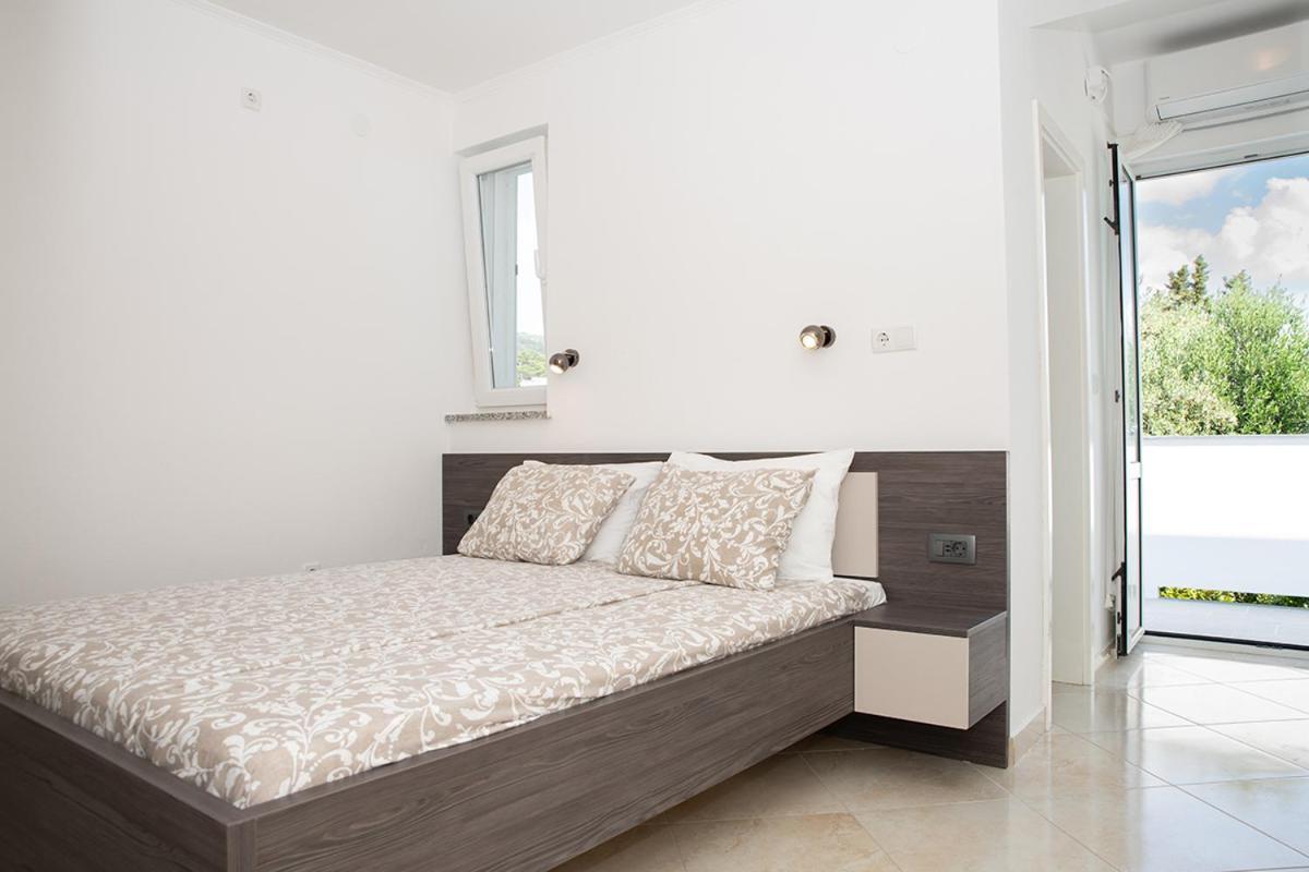 Apartmani Vrtodusic Banjol Buitenkant foto