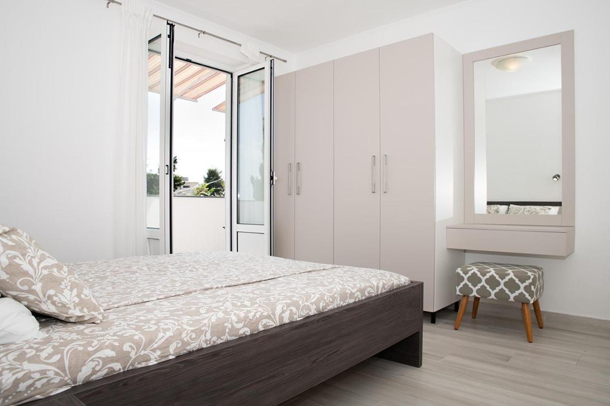 Apartmani Vrtodusic Banjol Buitenkant foto