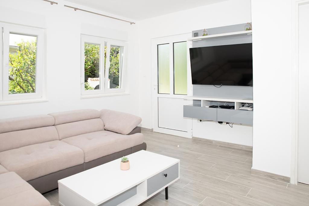 Apartmani Vrtodusic Banjol Buitenkant foto