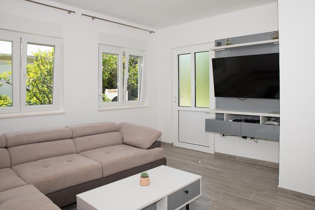 Apartmani Vrtodusic Banjol Buitenkant foto