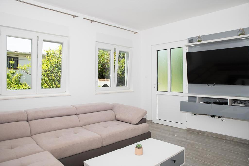 Apartmani Vrtodusic Banjol Buitenkant foto